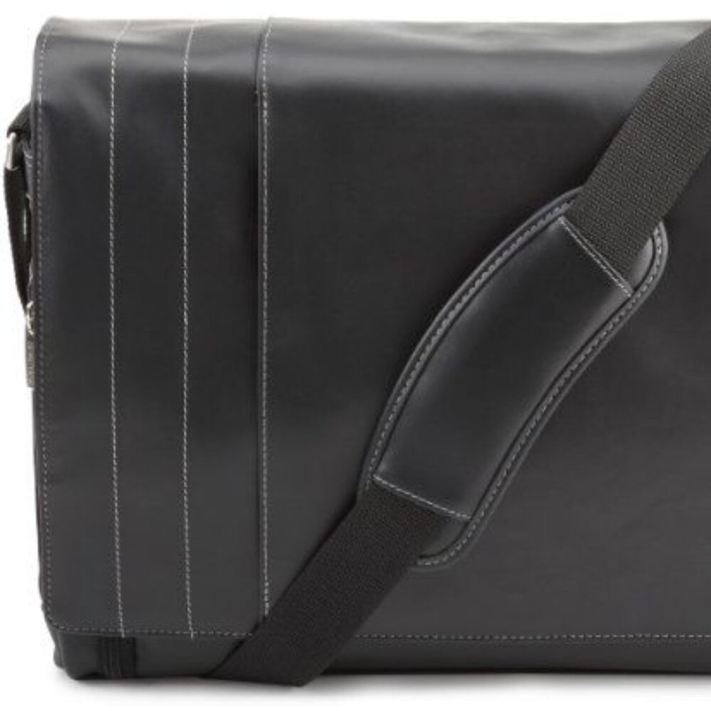 Kenneth‎ Cole Reaction Messenger Bag